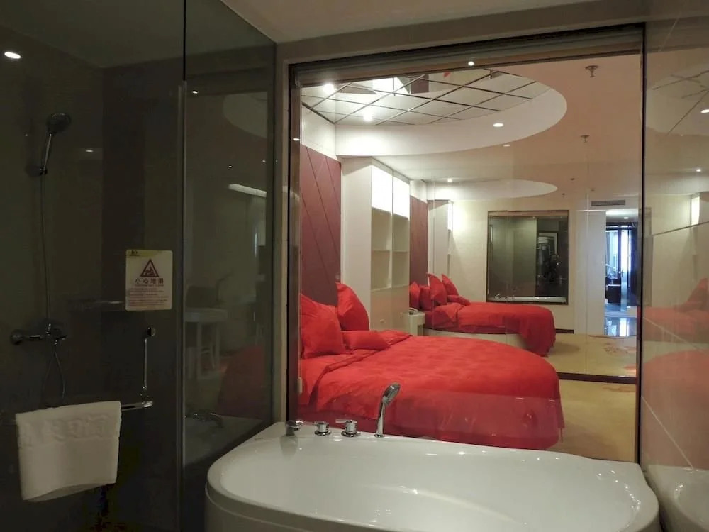 Deqing Ruijing Holiday Hotel