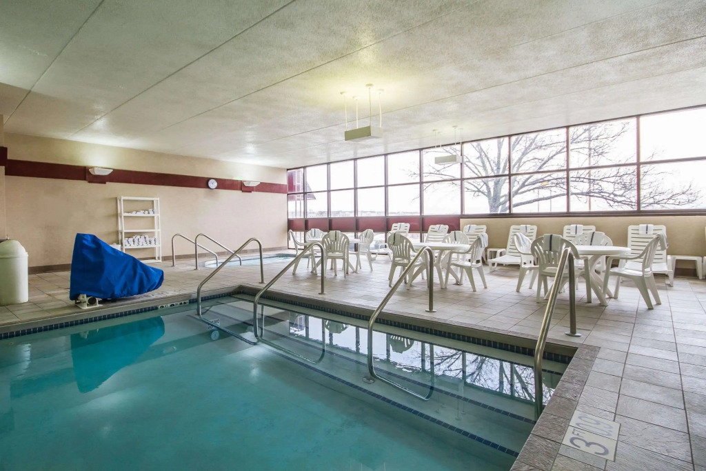 Comfort Inn & Suites Madison - Airport