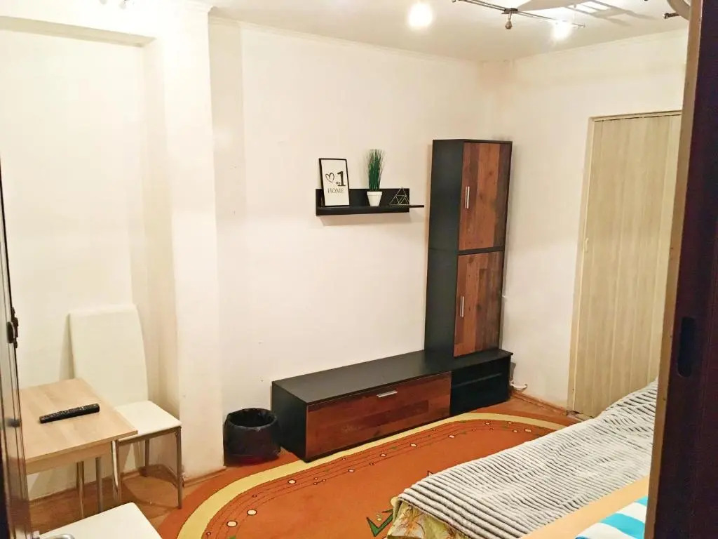 small APARTMENT FOR RENT