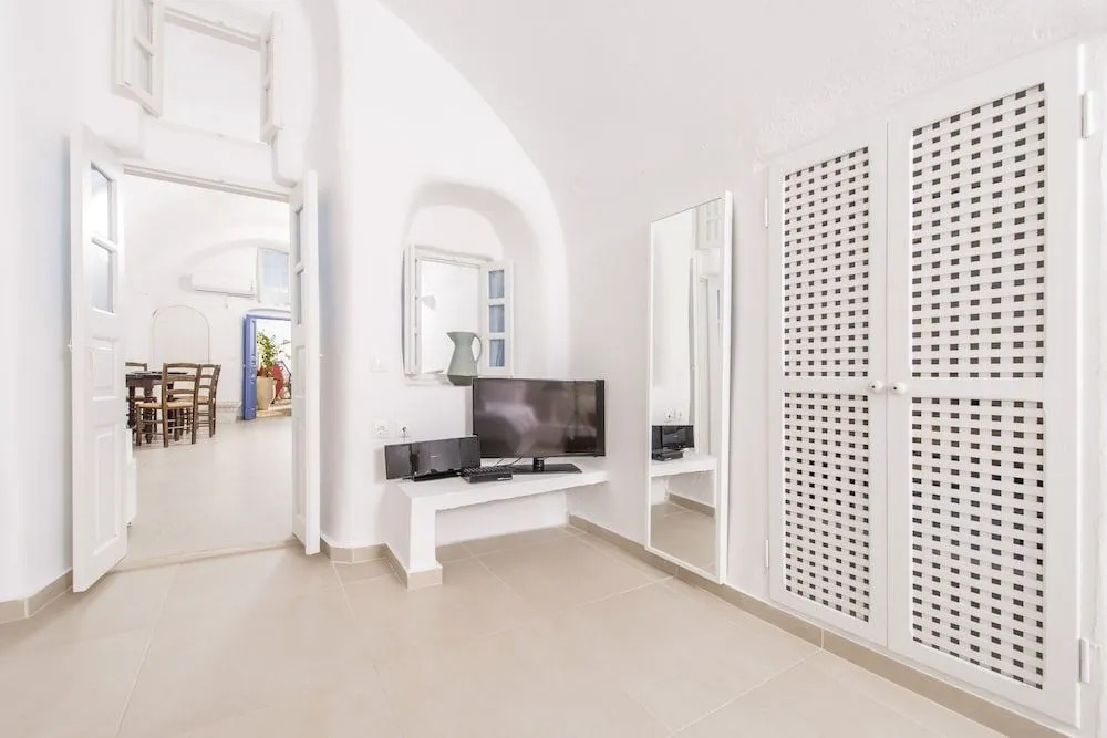 Annouso Villa with Hot Tub by Caldera Houses