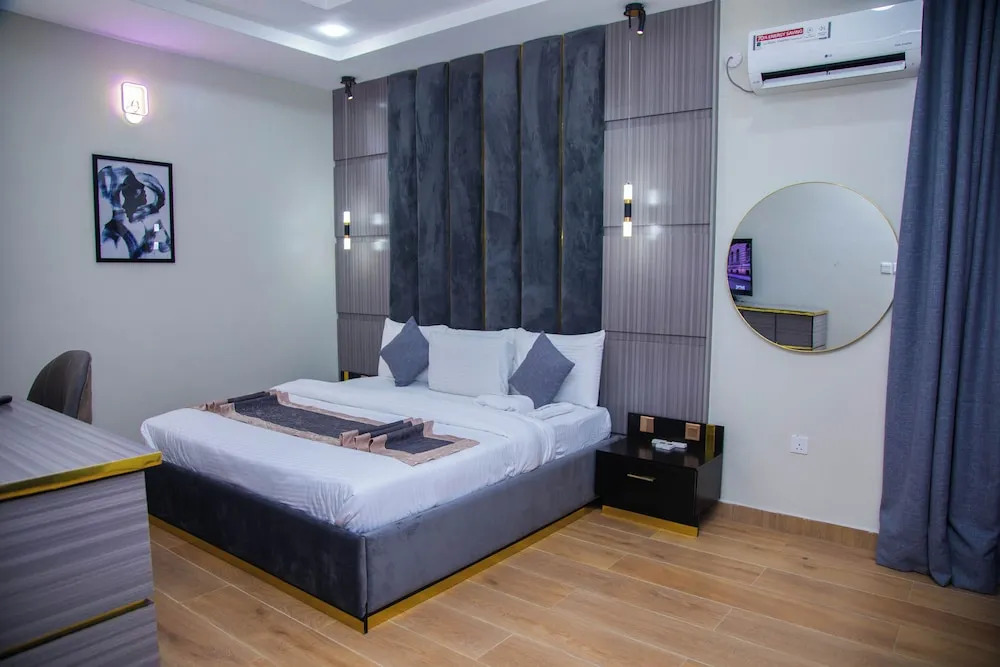 Modelo Hotel and Suites