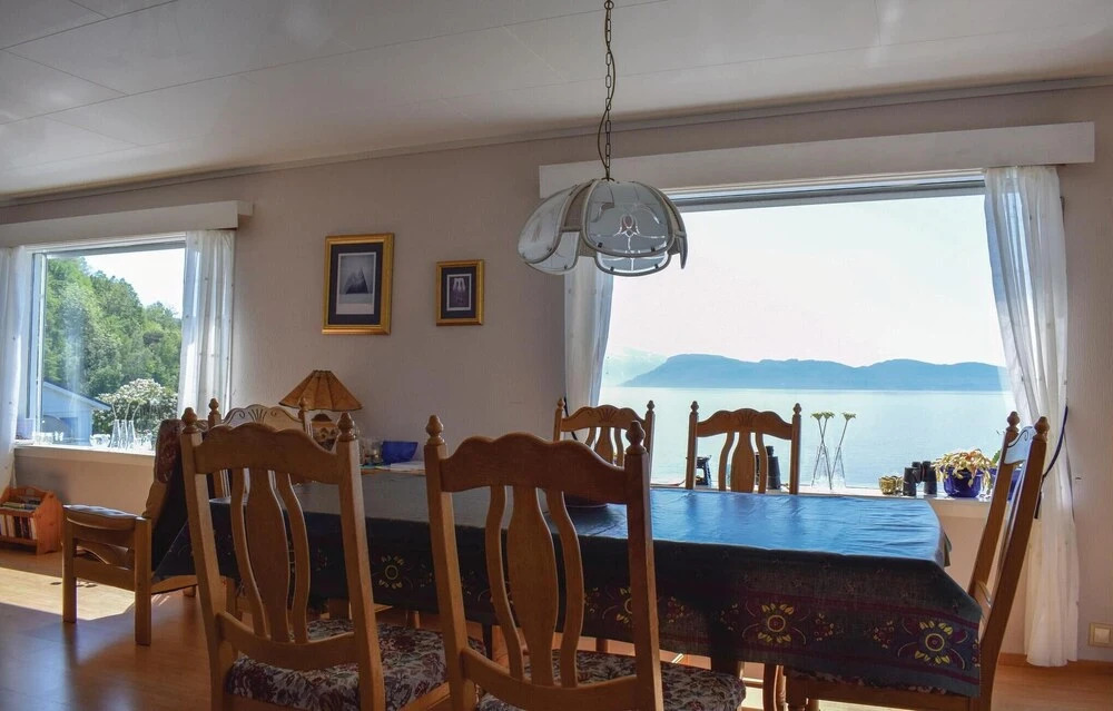 4 Bedroom Amazing Home In Strandebarm