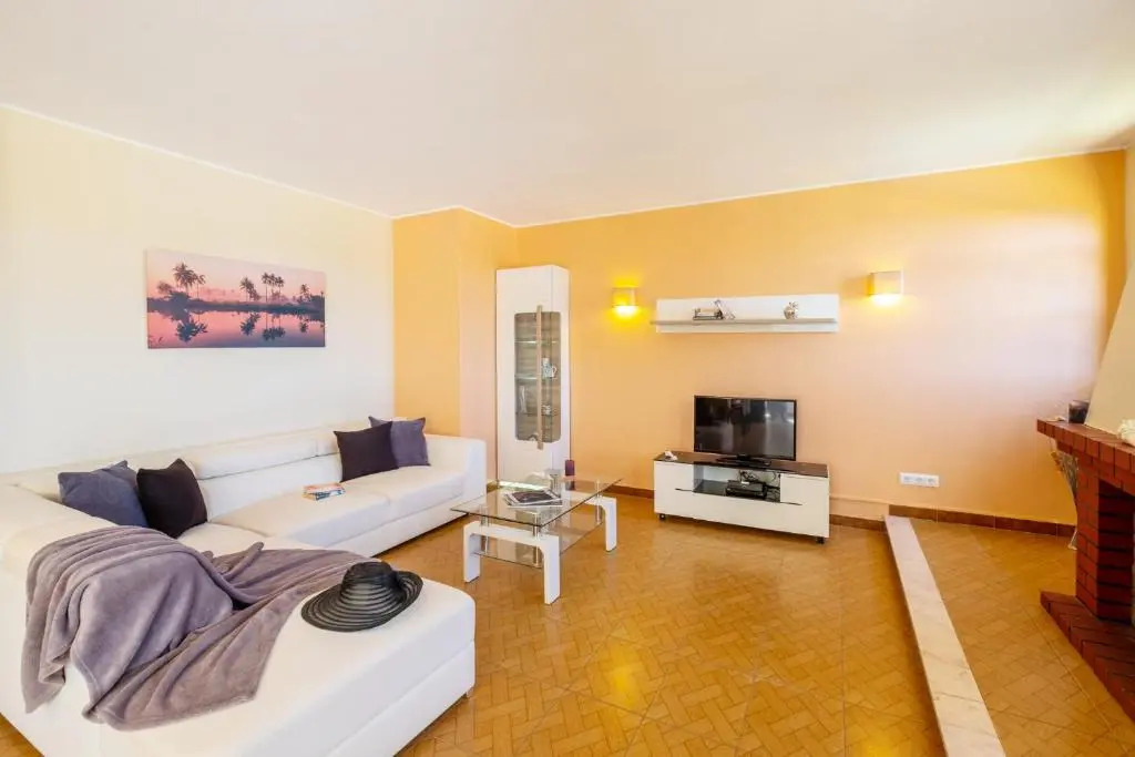 Villa Lurdes by Villa Plus