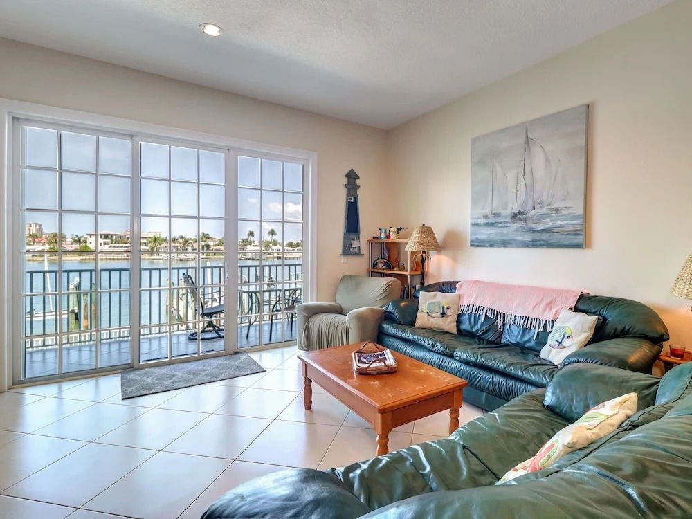 140 Brightwater Dr House - 3 Br townhouse by RedAwning