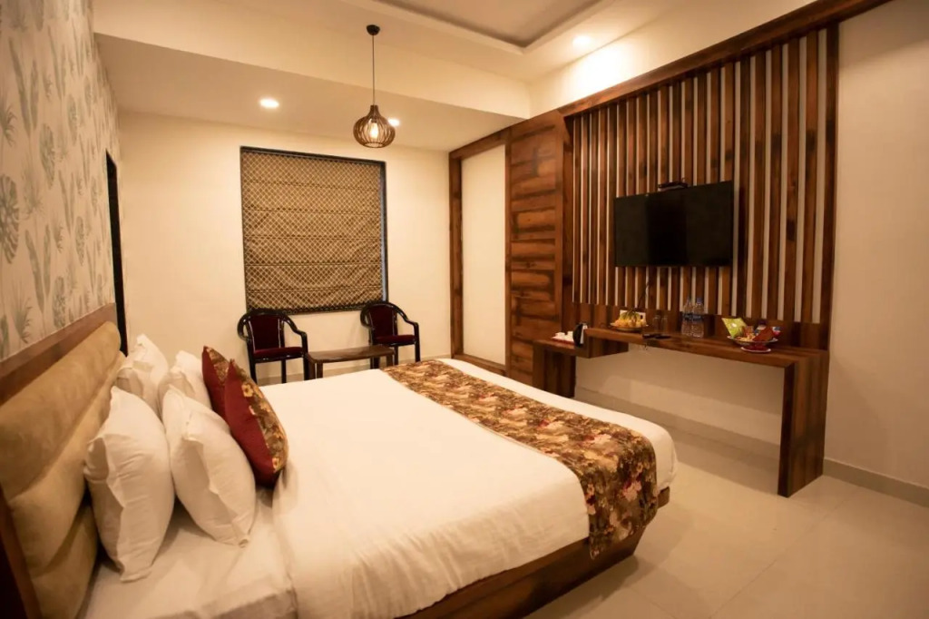 Hotel Bhairav Bagh -100 Mtr from Celebration Mall