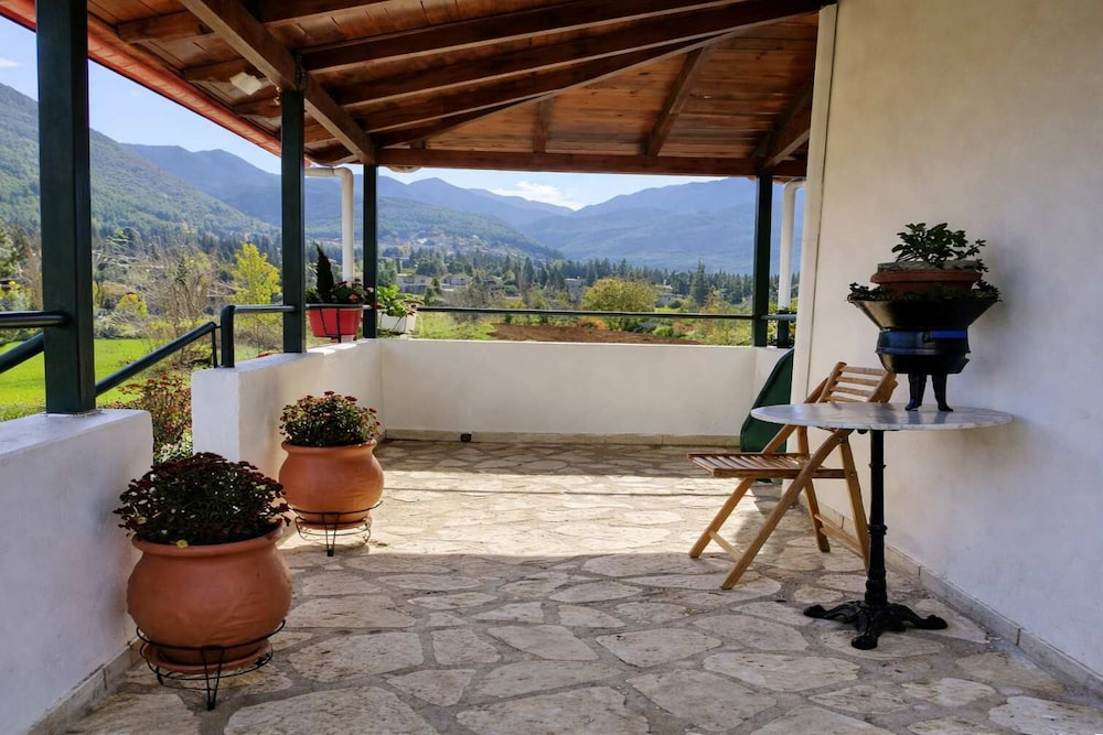 Quiet Two-level Mountain Villa Dorothy Polydrosos