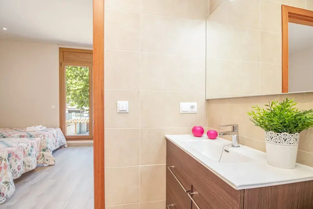 Villa in Empuriabrava With Pool & Boat Mooring