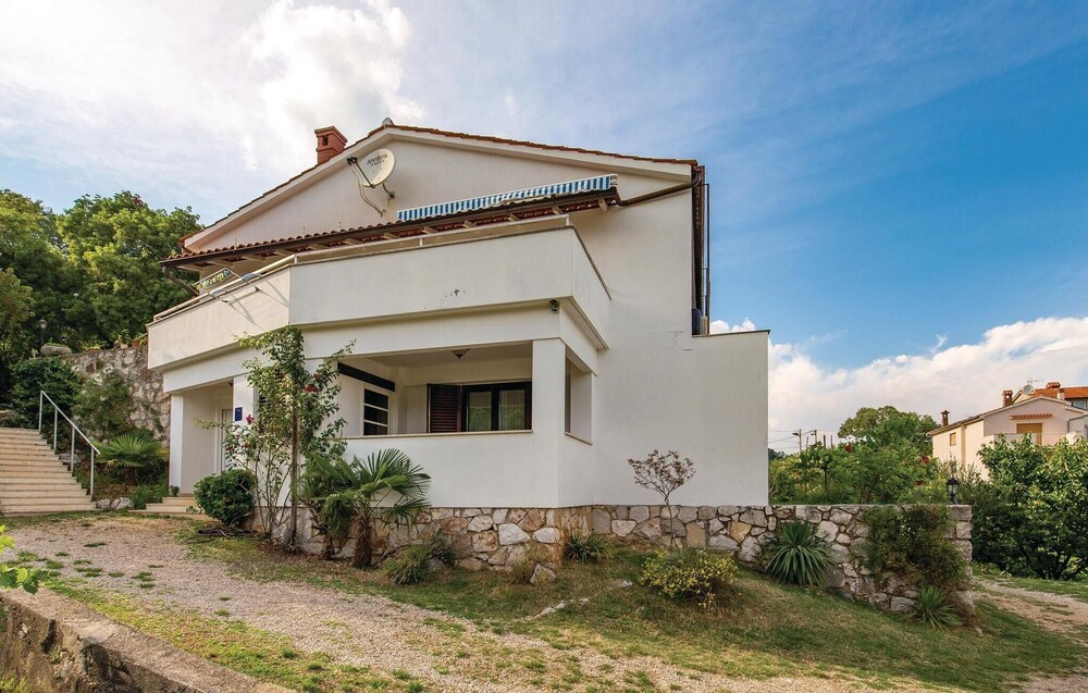 Stunning Home in Brsec With Wifi and 3 Bedrooms
