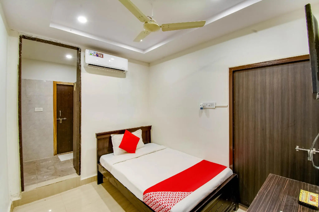 OYO 68163 Hotel Chandrika Inn