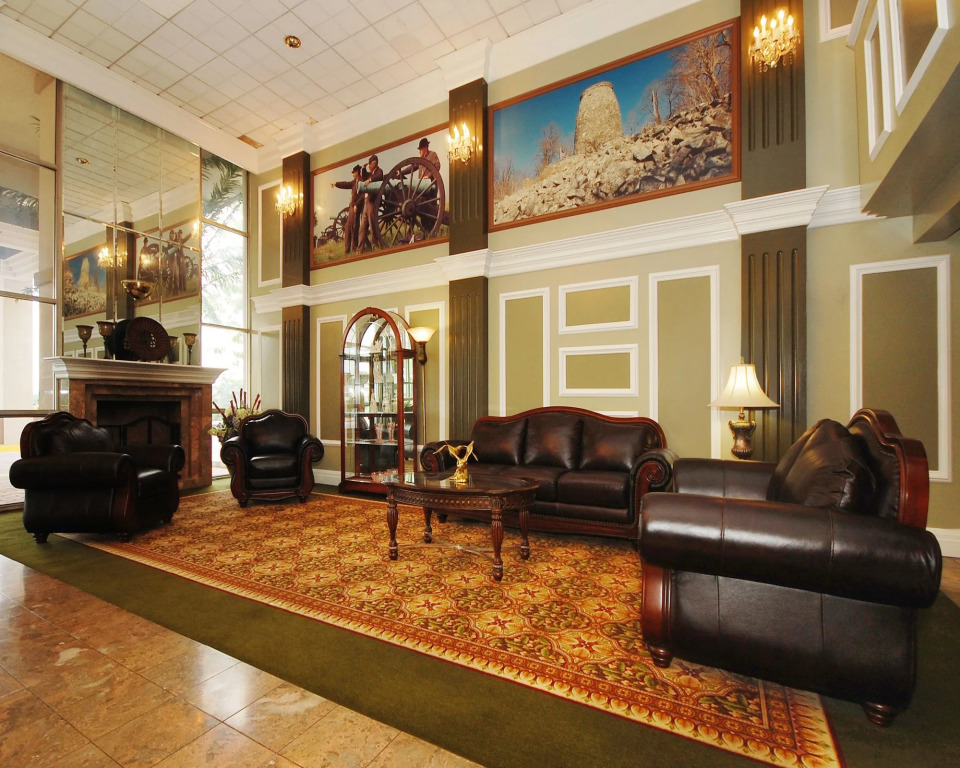 Plaza Inn & Suites