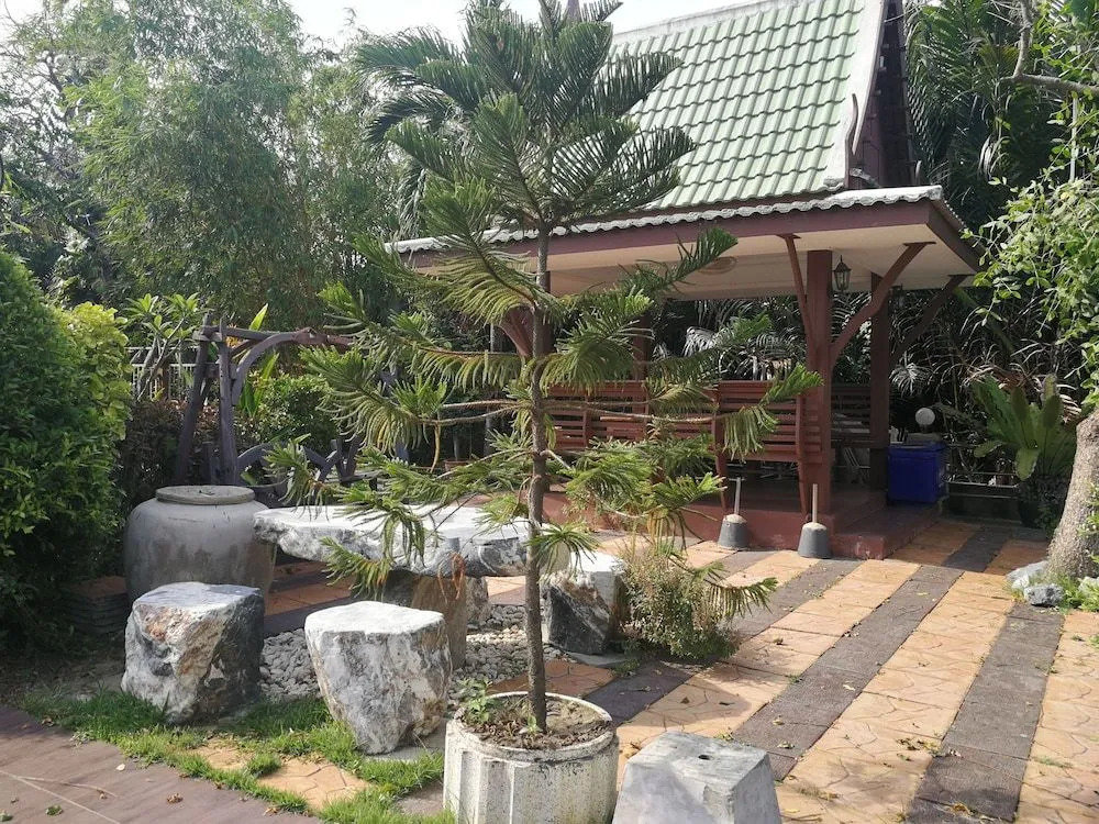 Kumkhumsriwangchai Amphawa