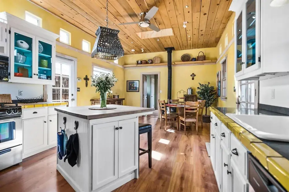 Casa Lola - Gorgeous Light-filled Home, Walk to The Plaza and The Railyard