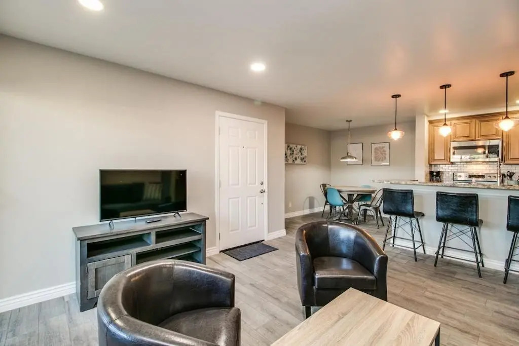 Stylish Updated 2 Bdrm Near Old Town Scottsdale!