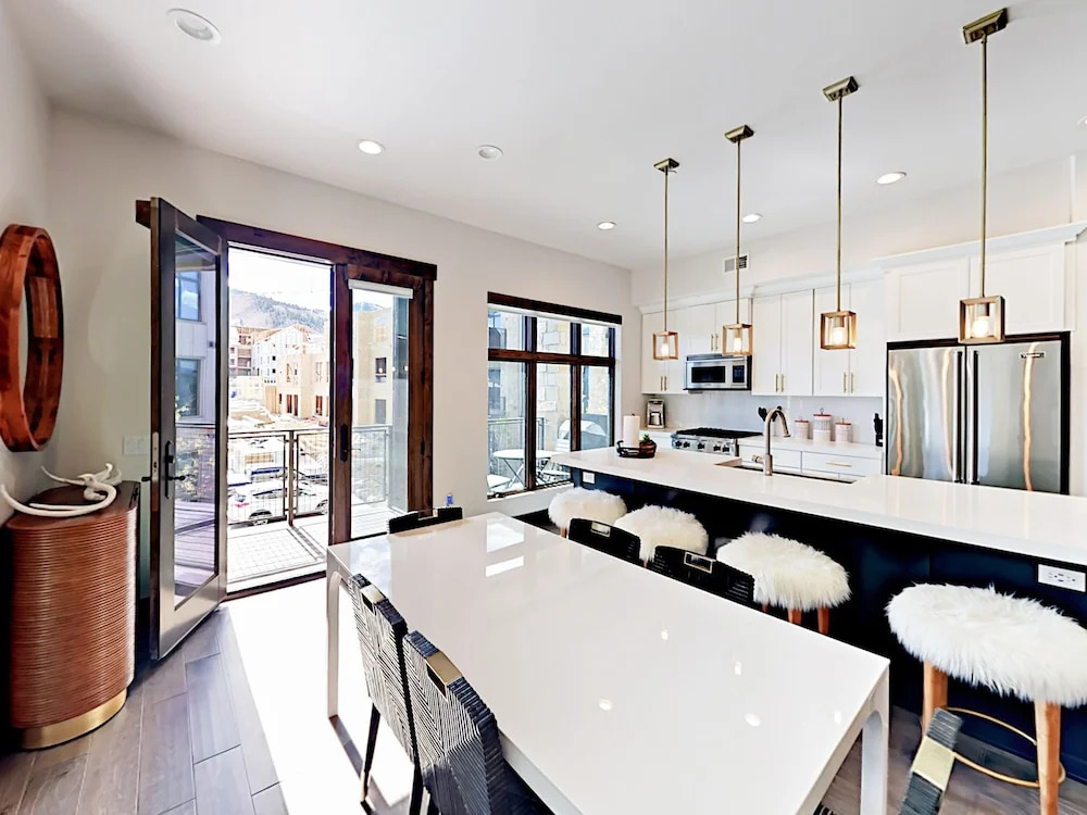 Blackstone Townhouse Unit #2A 2 Bedrooms 2.5 Bathrooms Townhouse