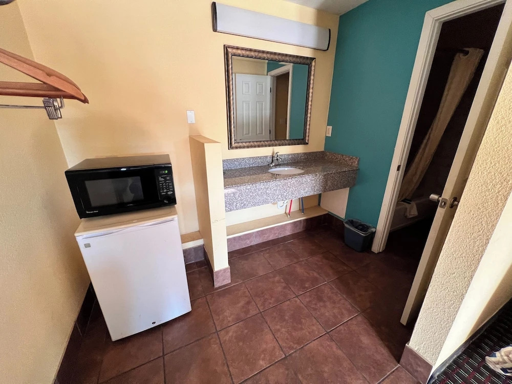 Economy Inn Express