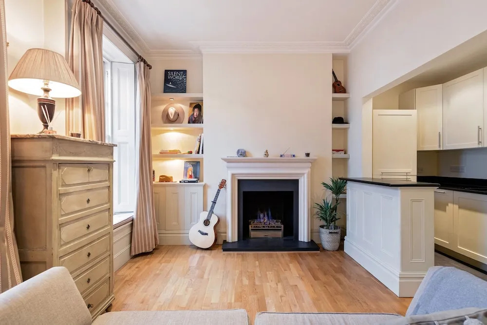 Lamont Street Apartment