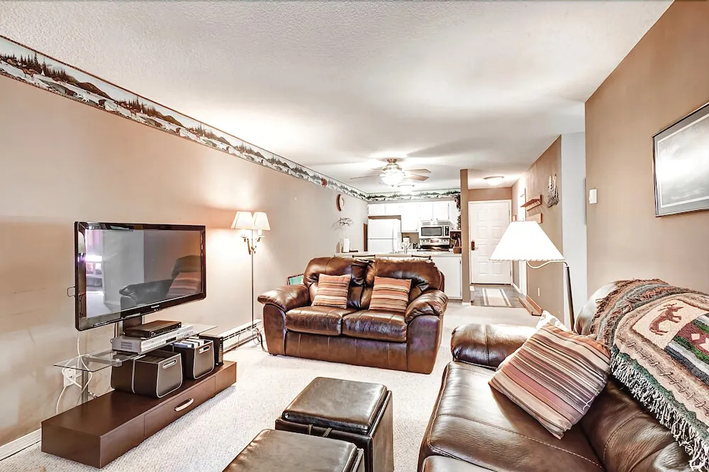 Ski-in/out Access + Hot Tub! Breckenridge Condo
