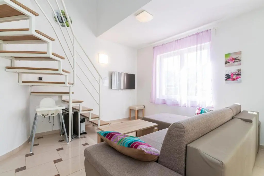 Apartment Lovorka 5