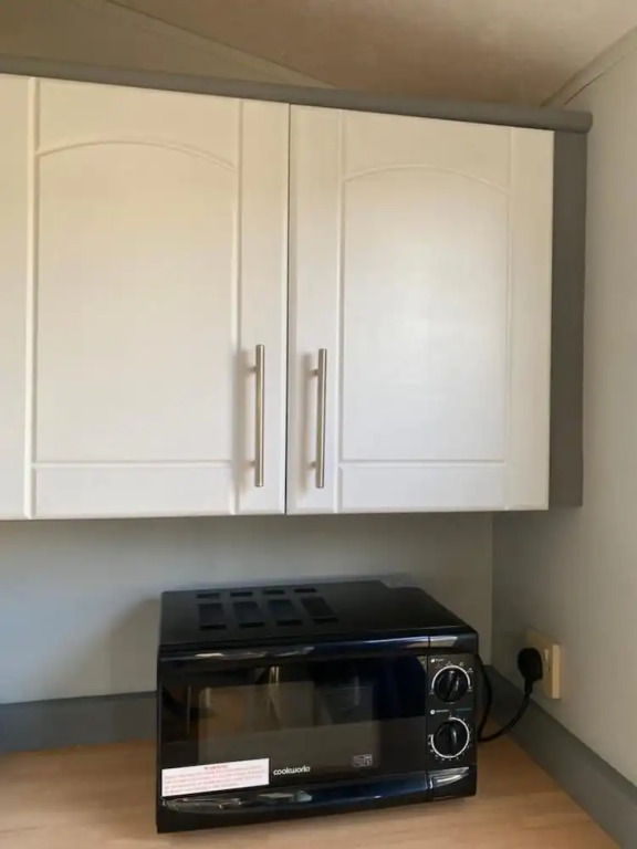 Immaculate 2-bed Static Caravan Near the Lake