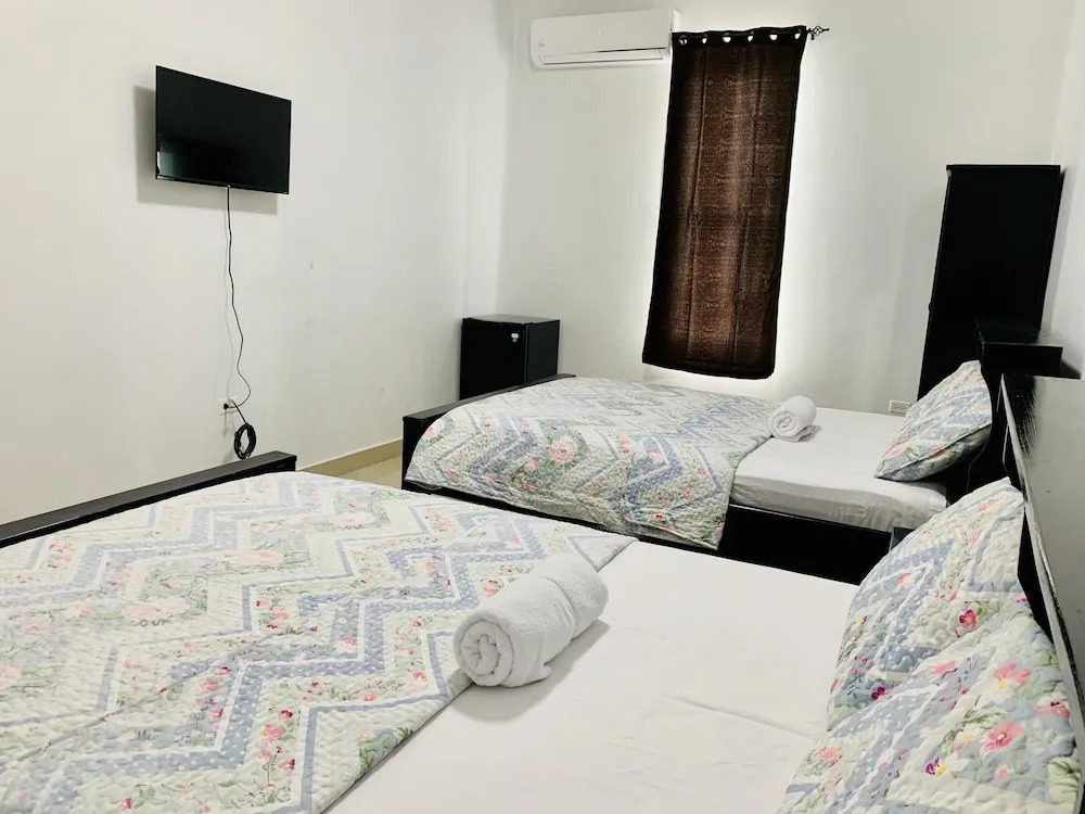 Hotel Coastalbay 2 & Golf Cart Rental