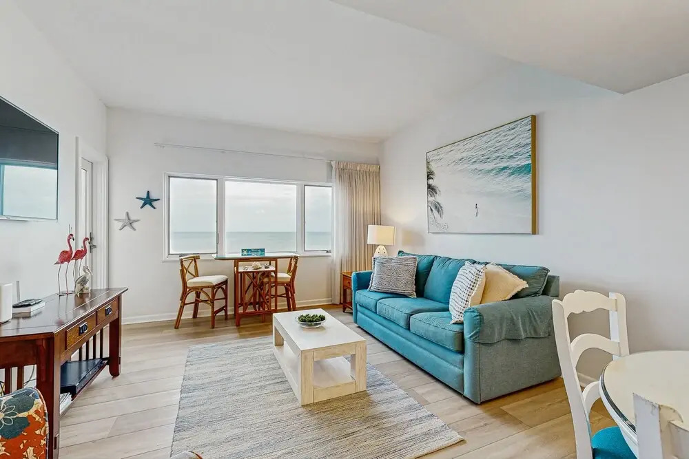 Clean & Cozy Home With Oceanfront Views, Shared Pool, Free Wifi, Central AC