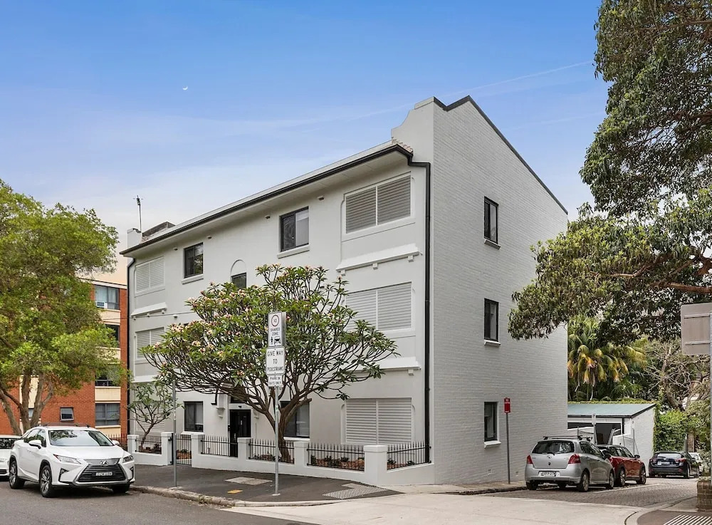 Hamilton Lodge Apartments by Urban Rest