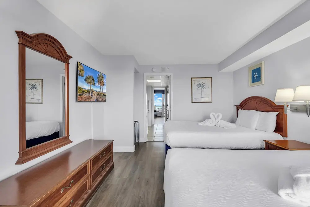 Spectacular Oceanfront Condo by Hosteeva
