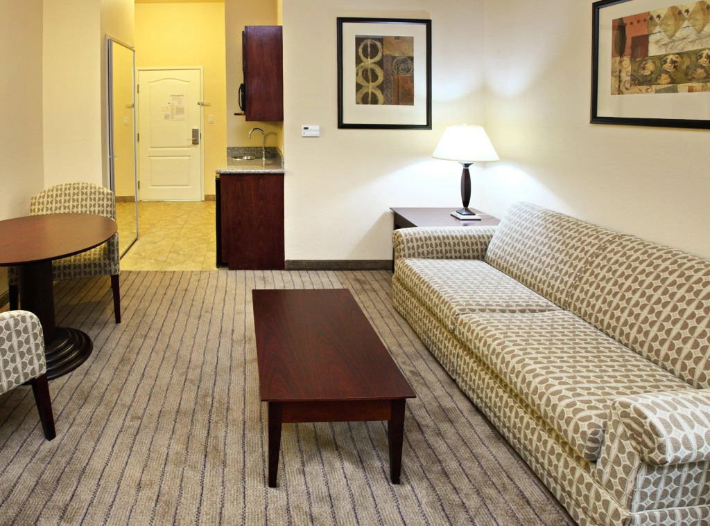 Holiday Inn Express Hotel & Suites Marshall by IHG