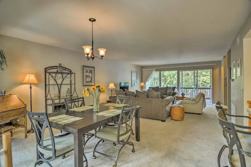 Lakefront Townhome w/ View in Hot Springs Village