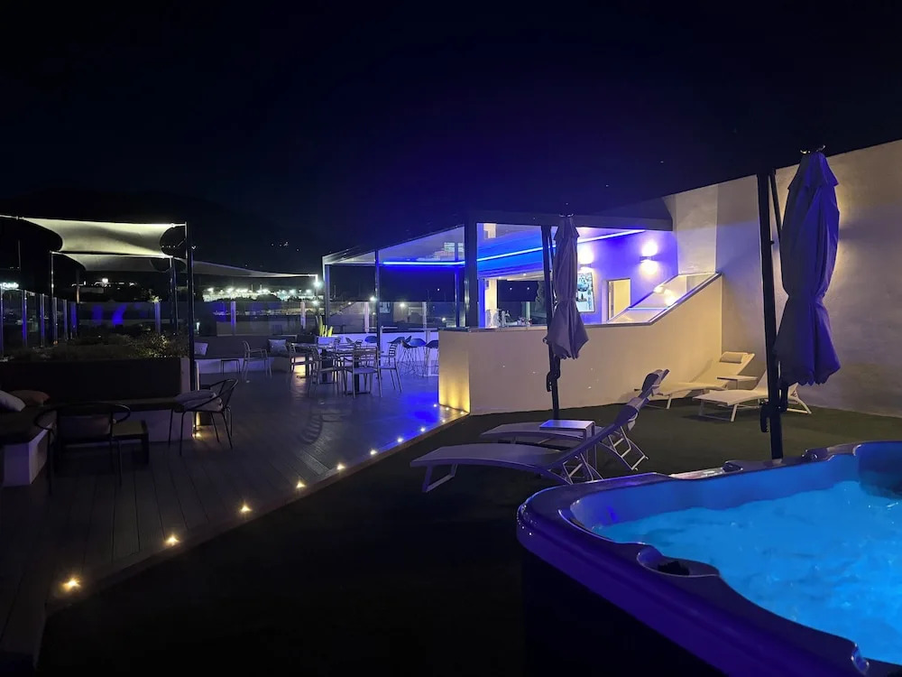 DAOS Suites & Terrace Marbella