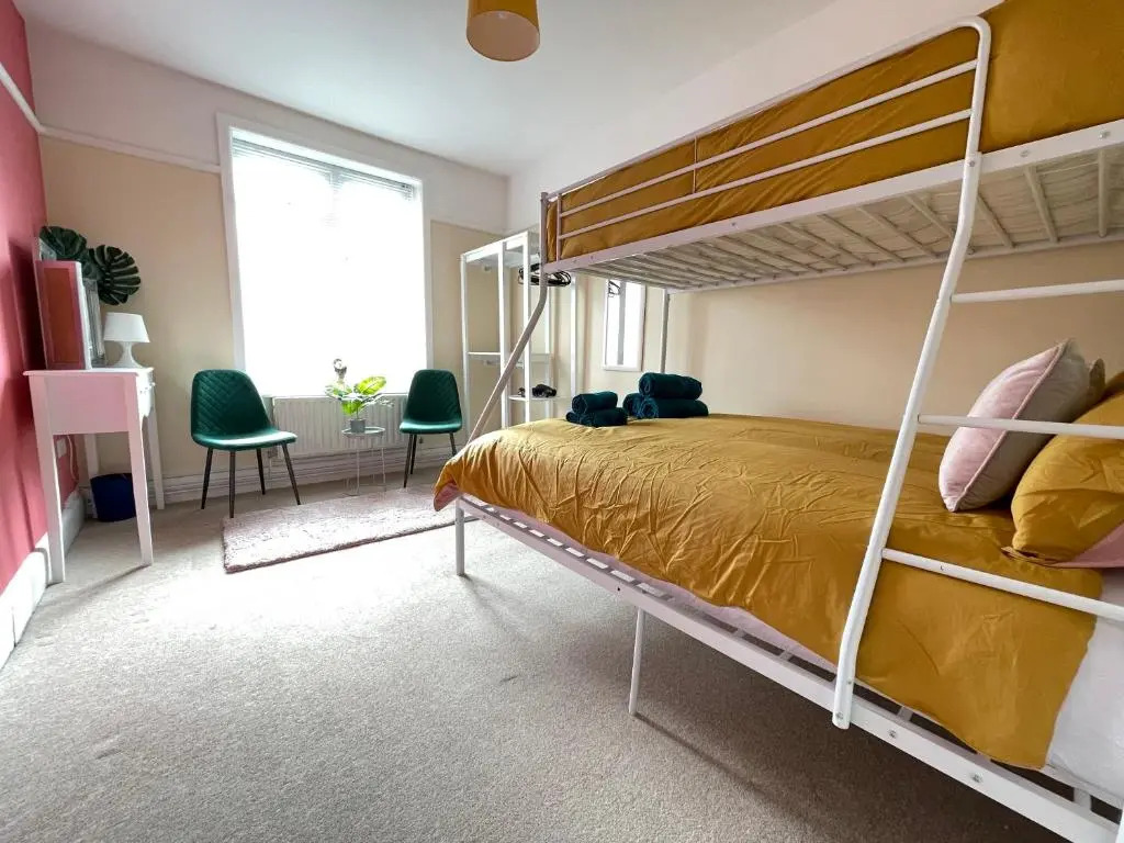 Bournemouth 3 Bedroom - Parking