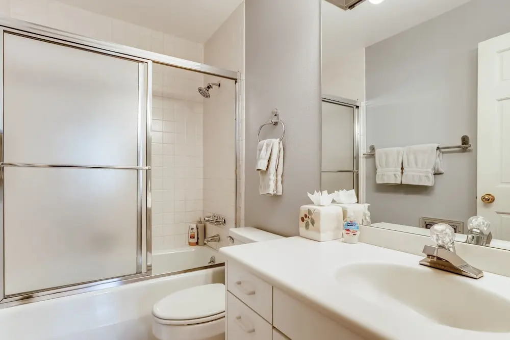 New Listing! Apres-ski Dream - Walk To Gondolas 4 Bedroom Condo