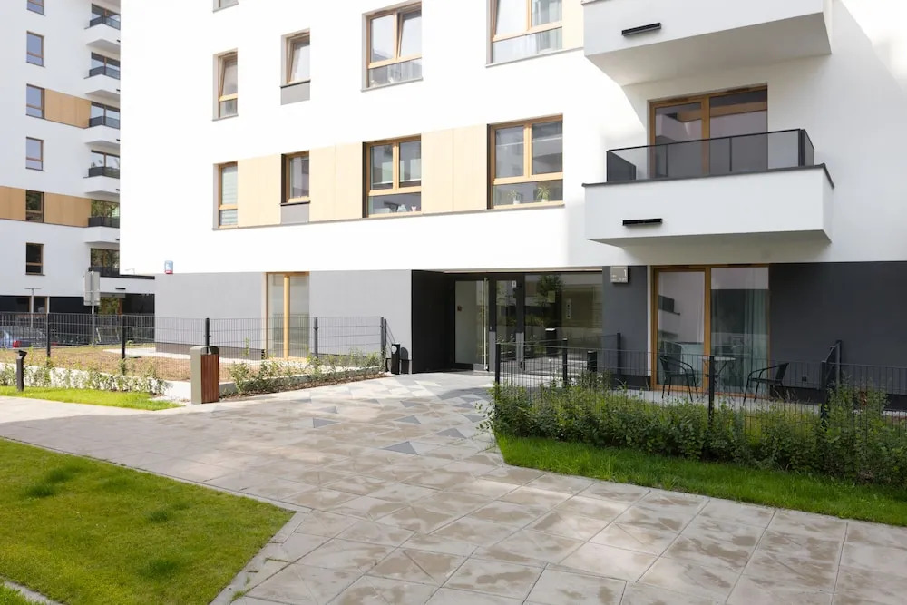 Warsaw Airport Shiny Apartment