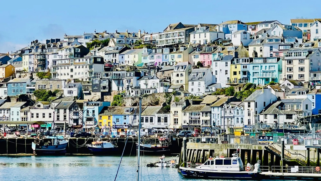 Greenswood House - Bohemian Victorian Family Home With hot tub Close to Harbour