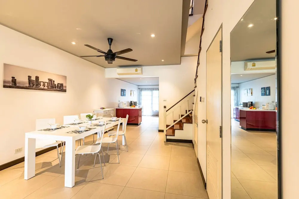 4 BR Townhouse in Great Location BSS