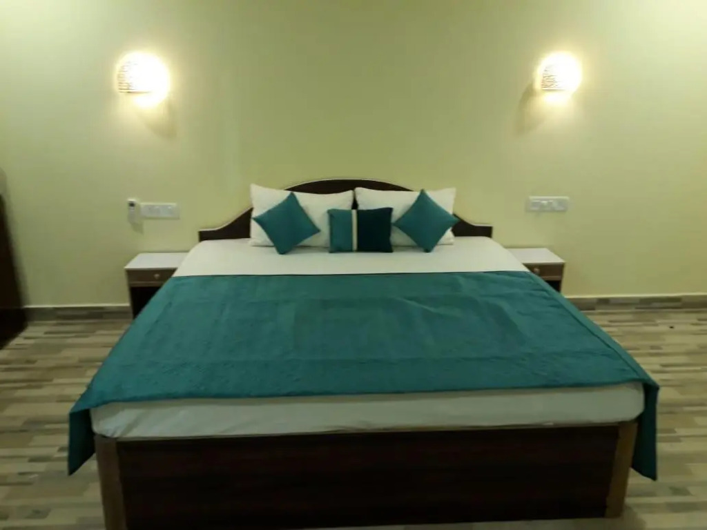 Fabhotel Manoshanti - Nr Big Daddy Casino