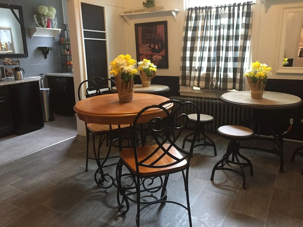 The Baxa Inn