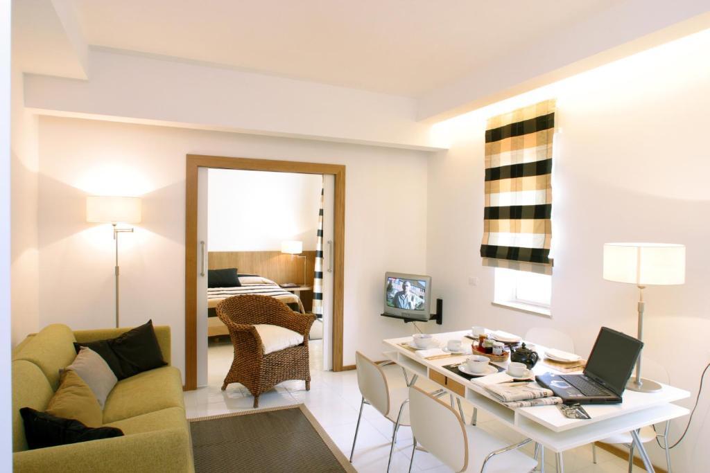Rota Suites