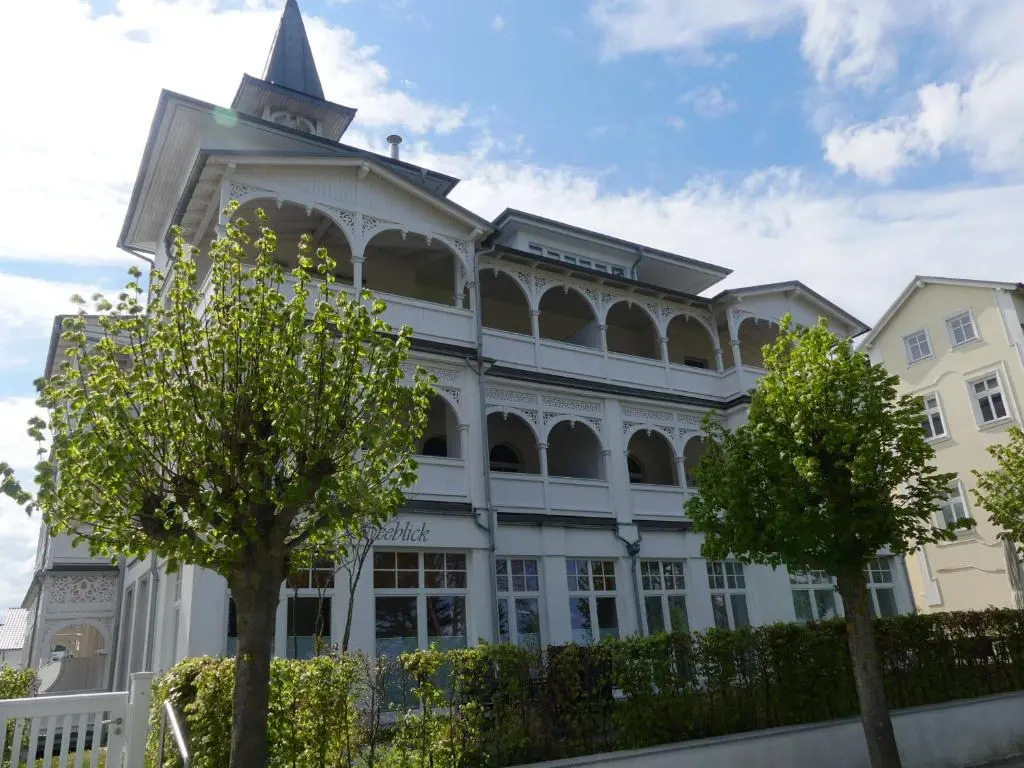 FeWo direkt am Strand mit Balkon und Meerblick, Villa Seeblick, Binz