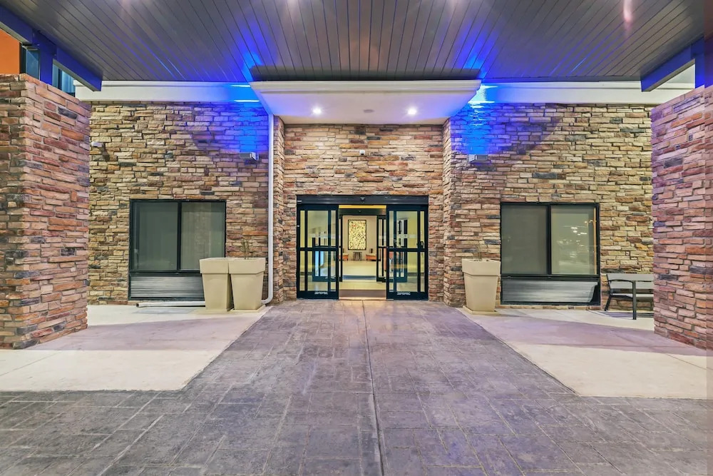 Holiday Inn Express & Suites Perryton
