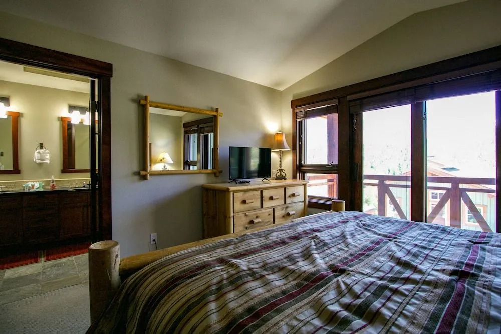 Juniper Crest 6 3 Bedroom Townhouse by RedAwning