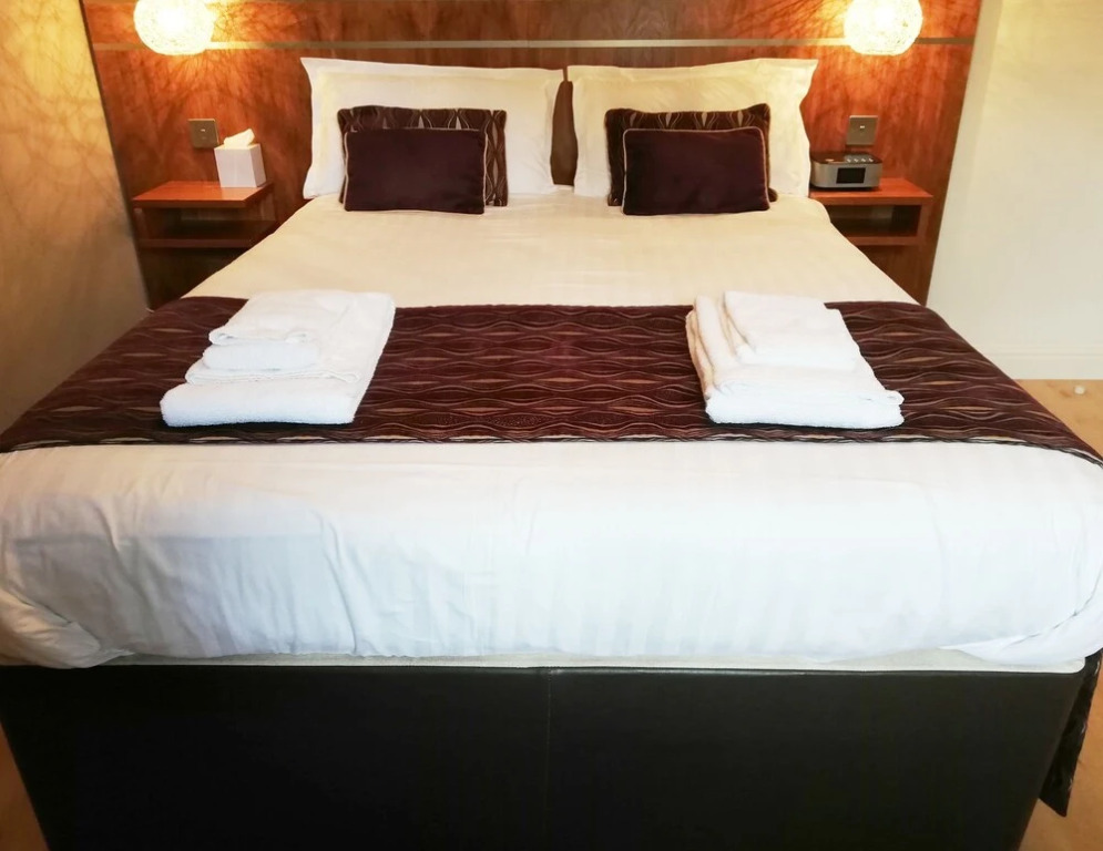 Rooms at the Apple Pie