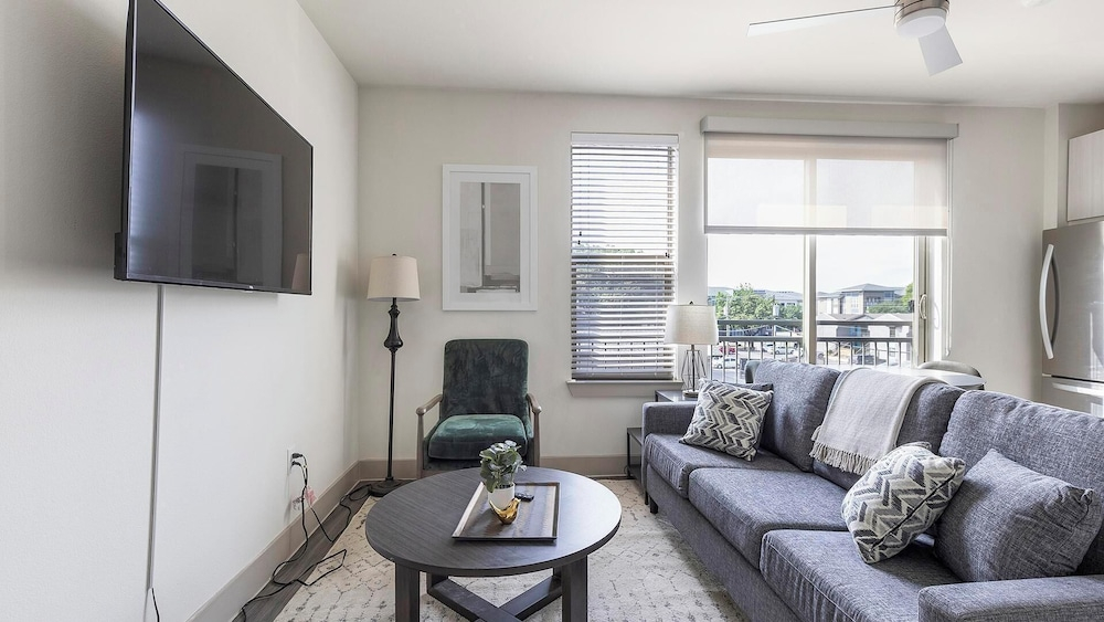 Landing Apartments near Dallas Medical District