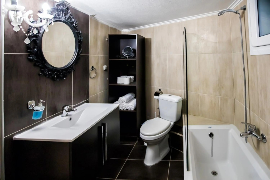 DELUXE APARTMENTS - parking , central suites