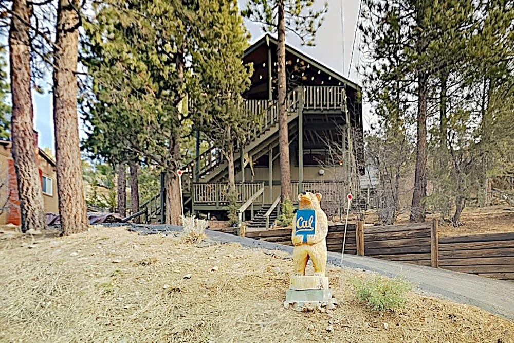 New Listing! Amazing Moonridge Getaway W/ Decks 4 Bedroom Home