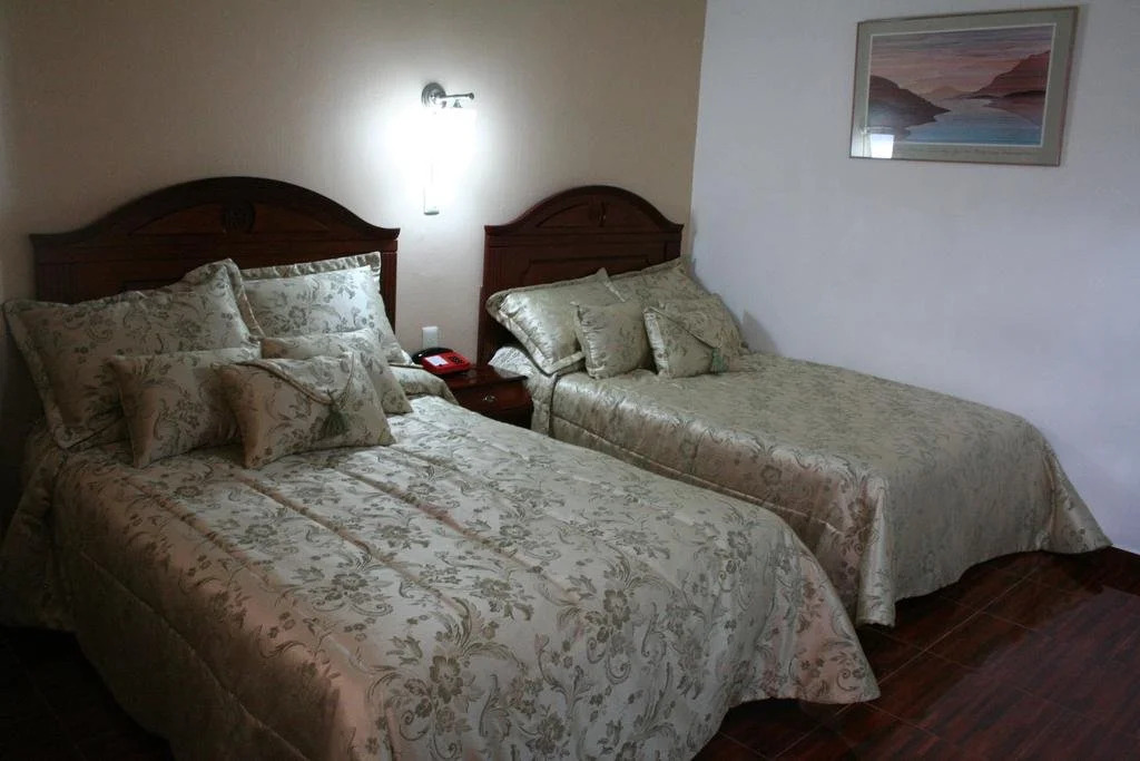 Leo Hotel