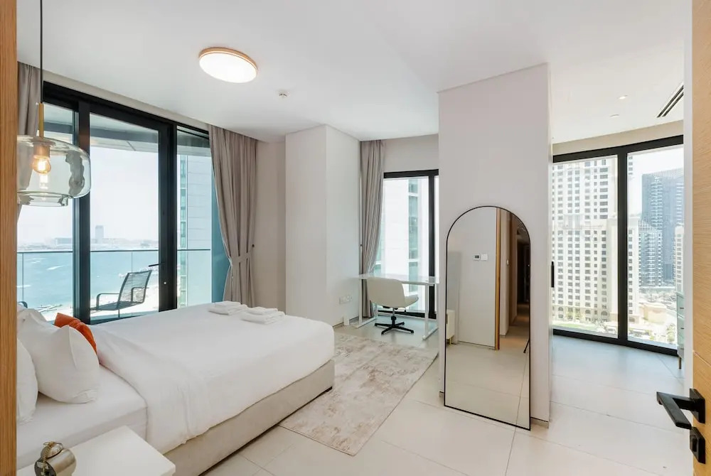 Werova - Sea View 3BR with Hotel Facilities Access