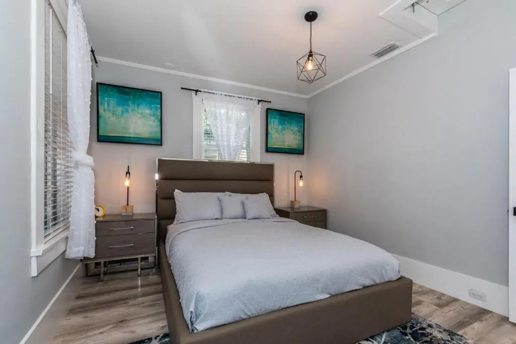 20 Hypolita - Luxury Downtown Apartment