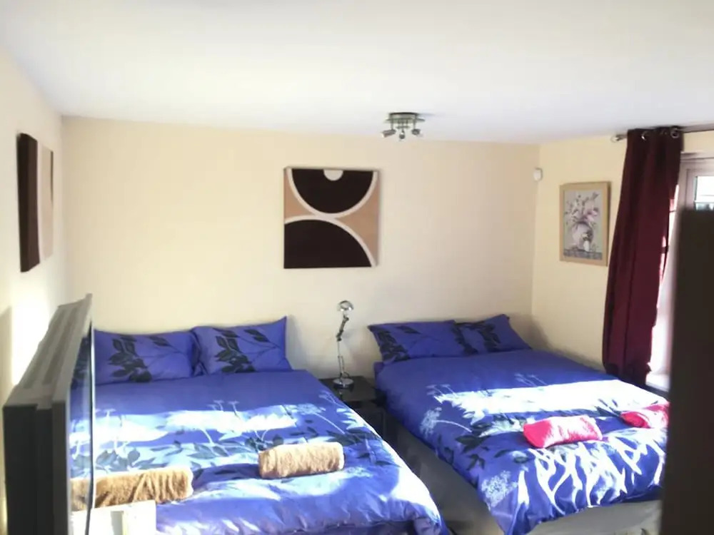 My-Places Large 4 Bed Town House (14A)