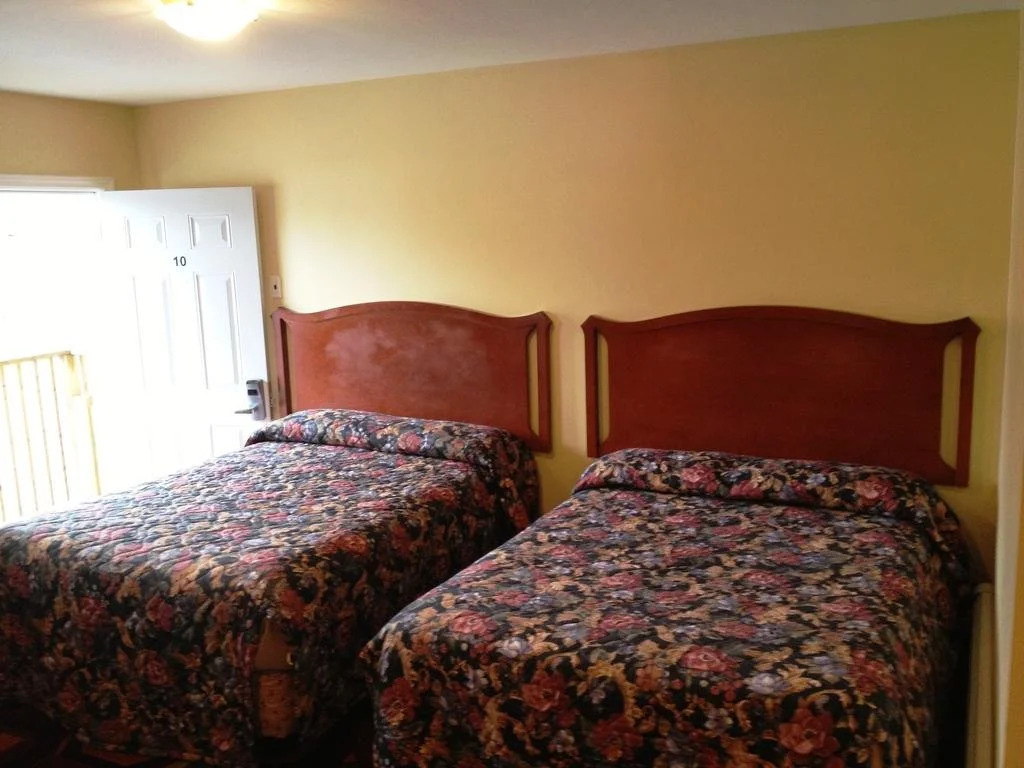 Parkway Motel